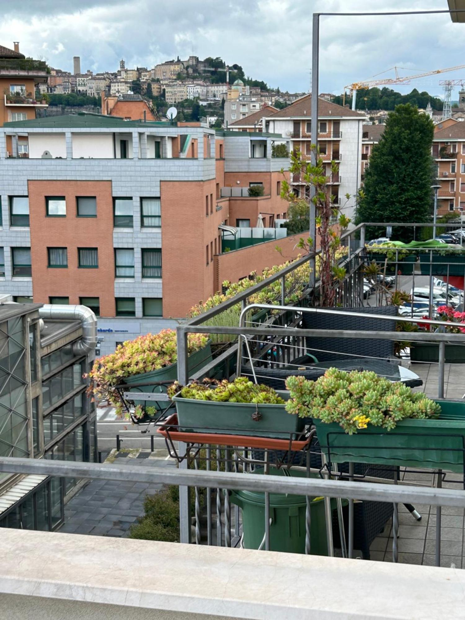Bed Station -Self Check In- Bed and Breakfast Bergamo Exteriör bild