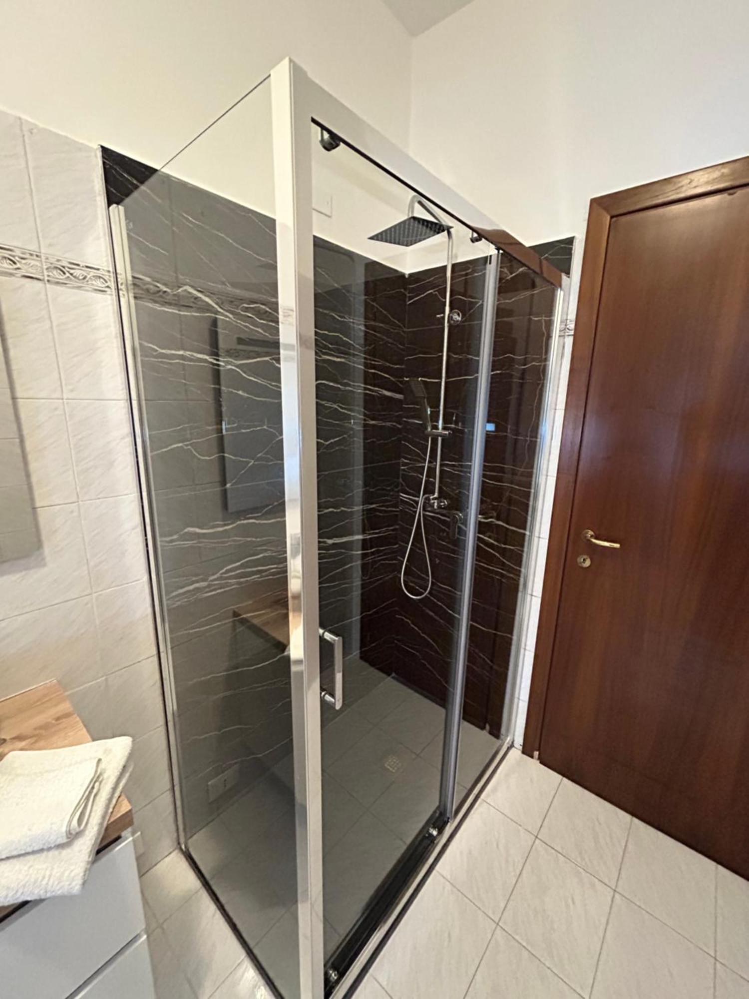 Bed Station -Self Check In- Bed and Breakfast Bergamo Exteriör bild