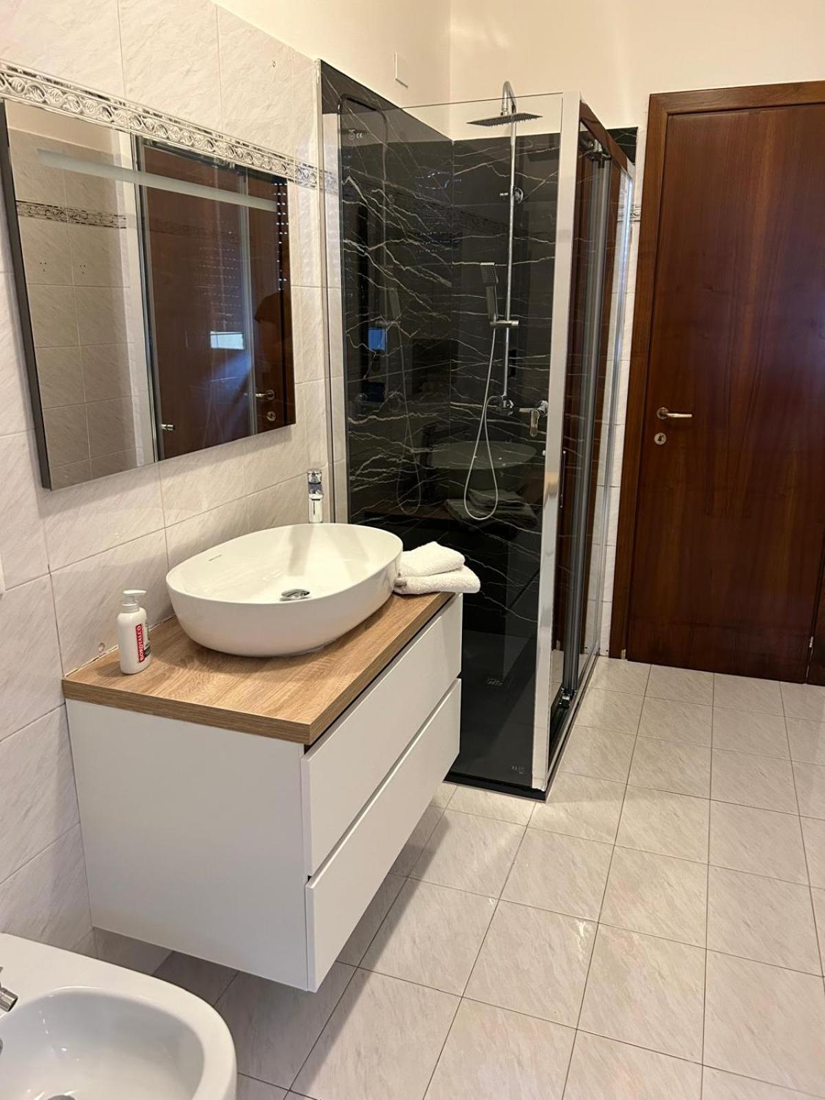 Bed Station -Self Check In- Bed and Breakfast Bergamo Exteriör bild